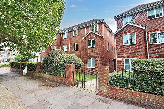 2 Bedroom Flat For Sale In Milestone Court, London Road, TW7