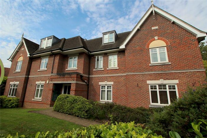 2 Bedroom Flat To Rent In Douglas Court, Fleet Road, Fleet, GU51