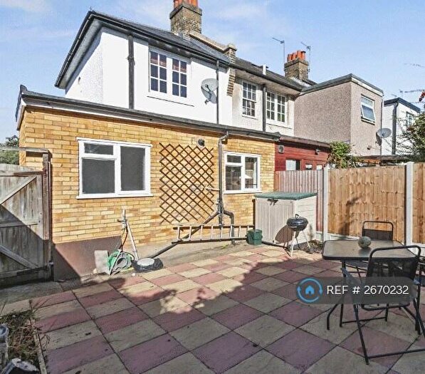 2 Bedroom End Of Terrace House To Rent In Chesthunte Road, London, N17