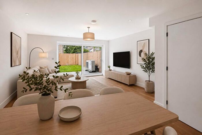 2 Bedroom Mews For Sale In Fenham Road, London, SE15