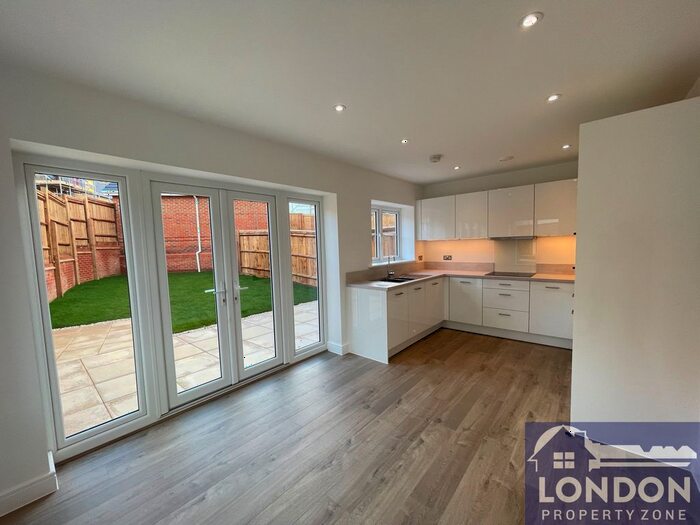 3 Bedroom Semi-Detached House To Rent In Omaha Grove, Tonbridge, TN12