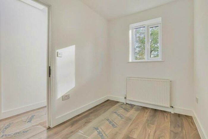 1 Bedroom Terraced House To Rent In Hospital Way, London, Greater London, SE13