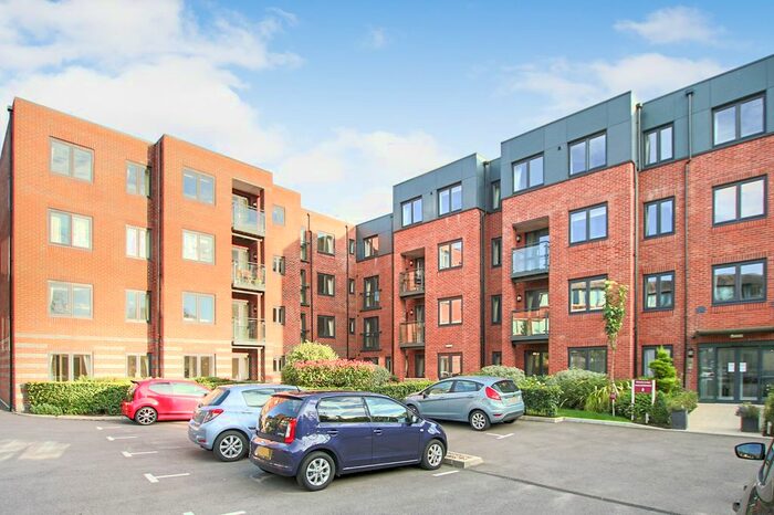 1 Bedroom Flat To Rent In Garland Road, East Grinstead, RH19