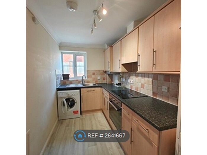 2 Bedroom Flat To Rent In Sterling Court, Bursledon, Southampton, SO31