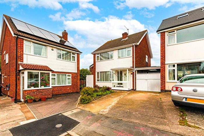 3 Bedroom Detached House For Sale In Eton Close, Leicester, LE2