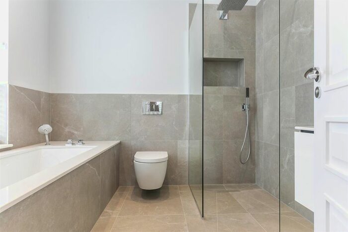 3 Bedroom Flat To Rent In Totteridge Village, London, N20