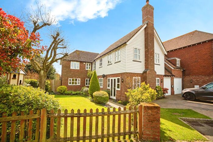4 Bedroom Link Detached House For Sale In Baldwin's Place, Harrietsham, Maidstone, Kent, ME17