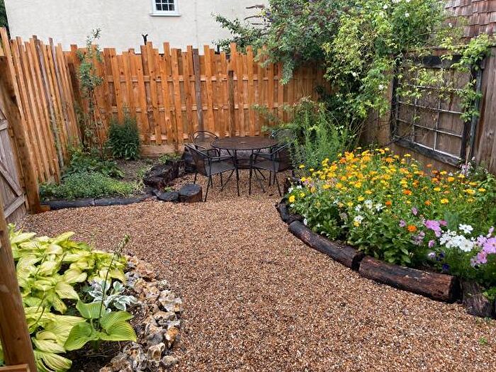 2 Bedroom Detached House To Rent In Jasons Hill, HP5