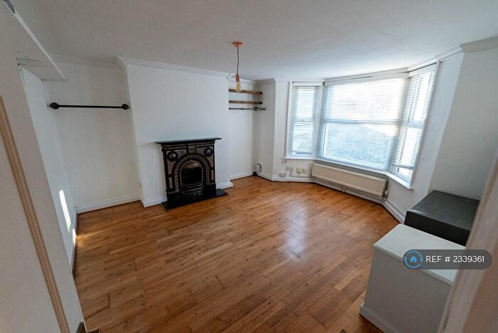 2 Bedroom Flat To Rent In Wynell Road, London, SE23