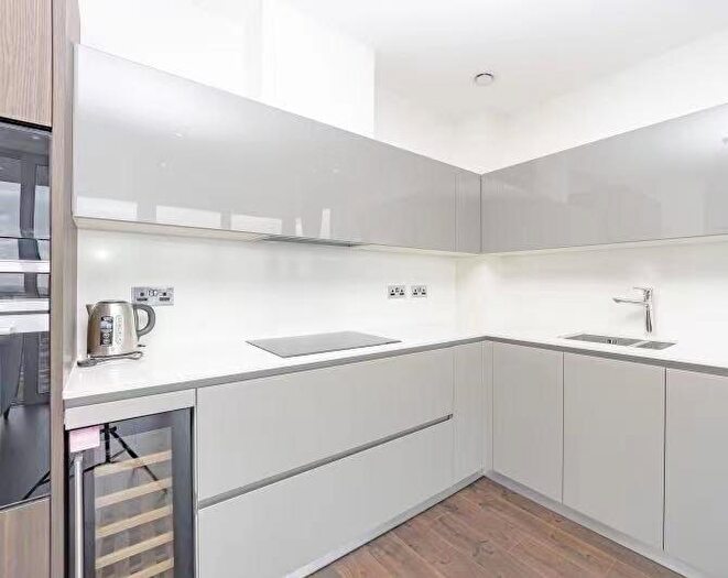 1 Bedroom Flat To Rent In Piazza Walk, E1
