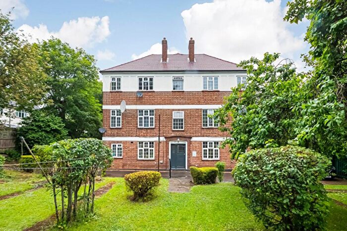 2 Bedroom Flat For Sale In Elder Gardens, West Norwood, London, SE27