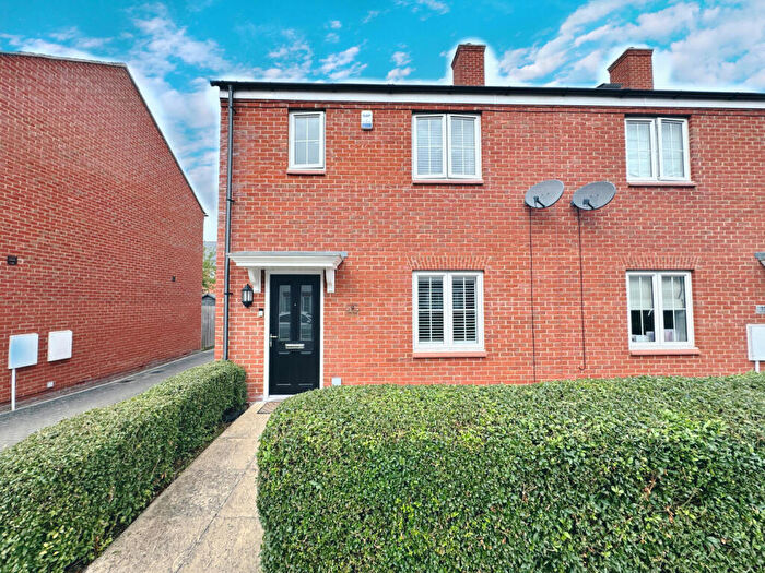 3 Bedroom End Of Terrace House For Sale In Alder Wynd, Silsoe, MK45