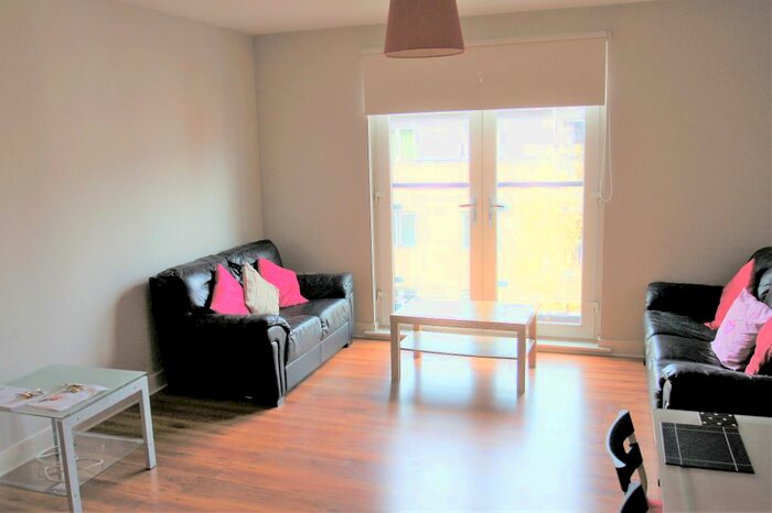 2 Bedroom Flat To Rent In Worsdell Drive, Gateshead, NE8