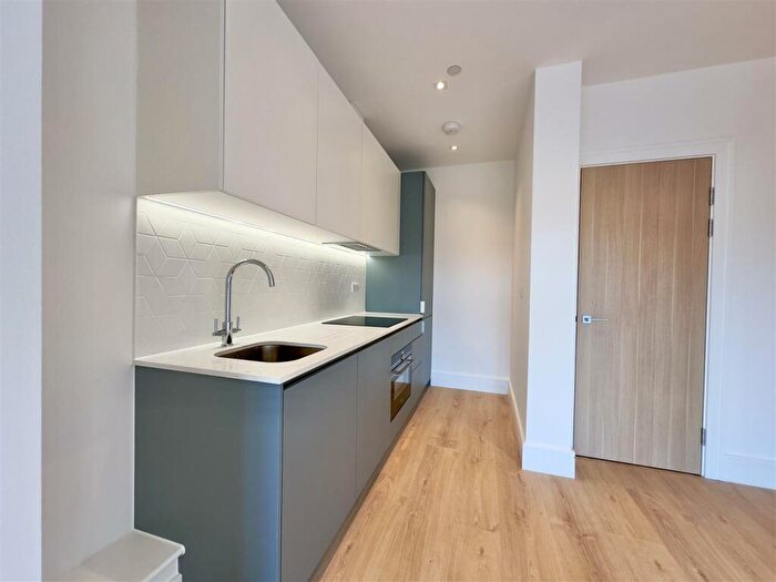 1 Bedroom Apartment To Rent In Pycroft Road, Chertsey, KT16