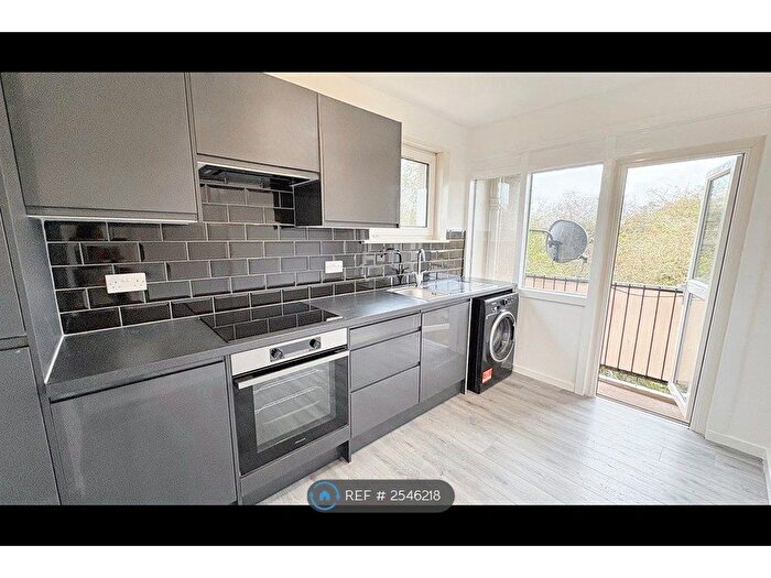 2 Bedroom Flat To Rent In Keal Avenue, Glasgow, G15