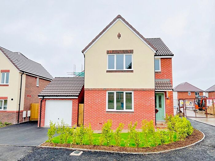 3 Bedroom Link Detached House To Rent In Fosbury Crescent, Swindon, SN3