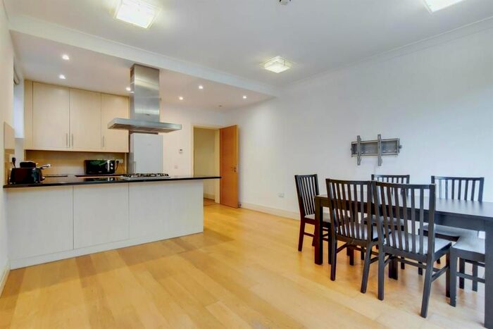 2 Bedroom Flat To Rent In Madeley Road, Ealing, London, W5