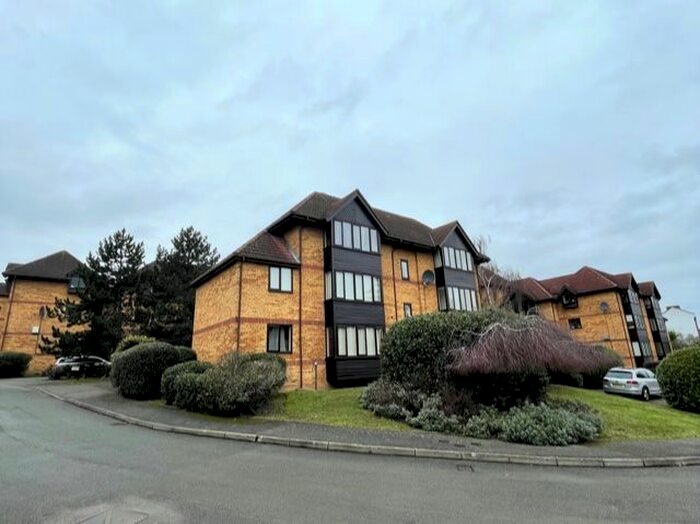 2 Bedroom Flat To Rent In Linwood Close, London, SE5