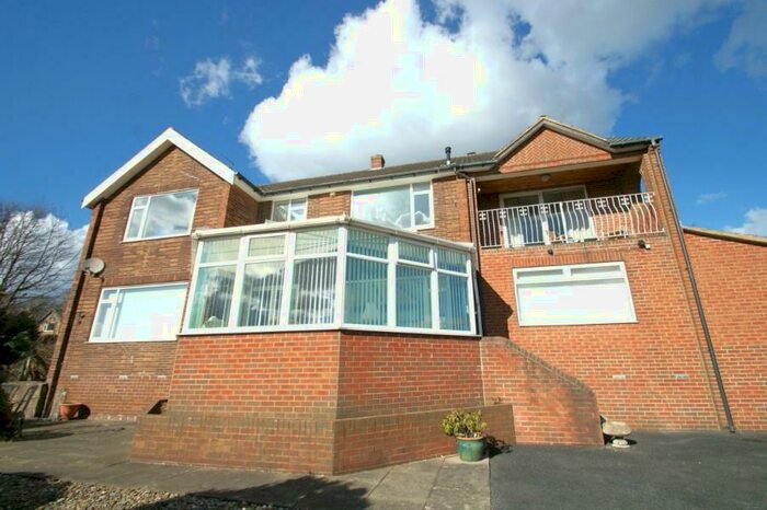 3 Bedroom Apartment To Rent In Greenacre, Leeds, West Yorkshire, LS13