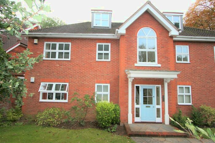 2 Bedroom Flat To Rent In Oakmere Place, Green Lane, Northwood, HA6