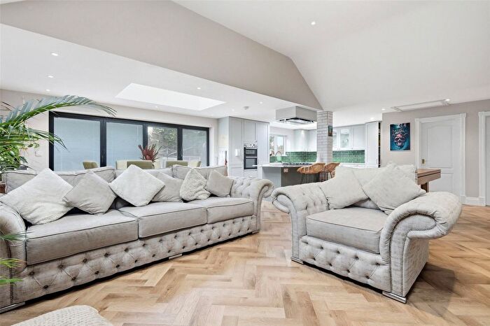 4 Bedroom Bungalow For Sale In Elizabeth Drive, Wickford, Essex, SS12