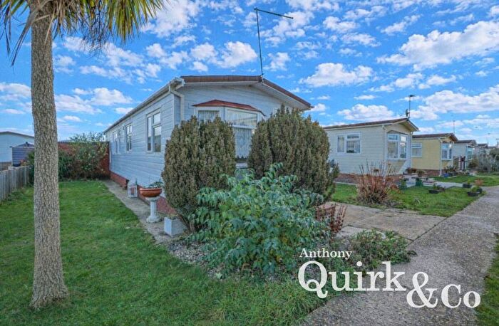 2 Bedroom Park Home For Sale In Kings Park, Canvey Island, SS8