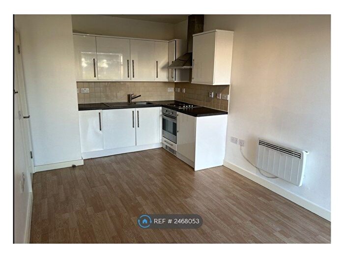 1 Bedroom Flat To Rent In Orchard Court, Potters Bar, EN6