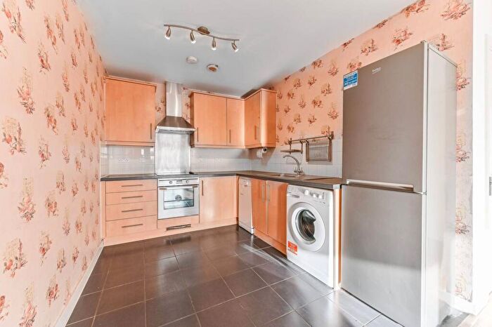 2 Bedroom Flat For Sale In Whitestone Way, Purley Way, Croydon, CR0