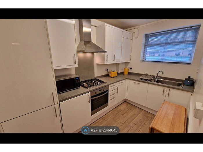 3 Bedroom Flat To Rent In Northiam, London, WC1H