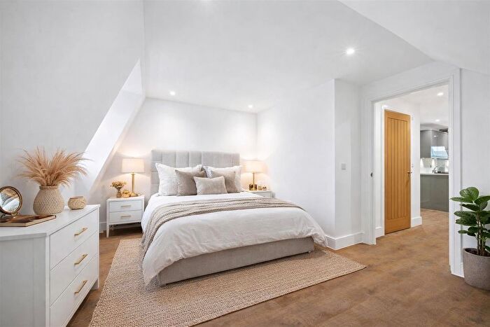 1 Bedroom Flat To Rent In Dorien Road, Raynes Park, SW20