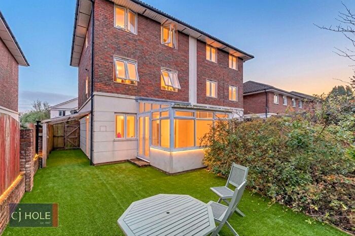 4 Bedroom Semi Detached House To Rent In Shelley Way, Horfield, Bristol, BS7
