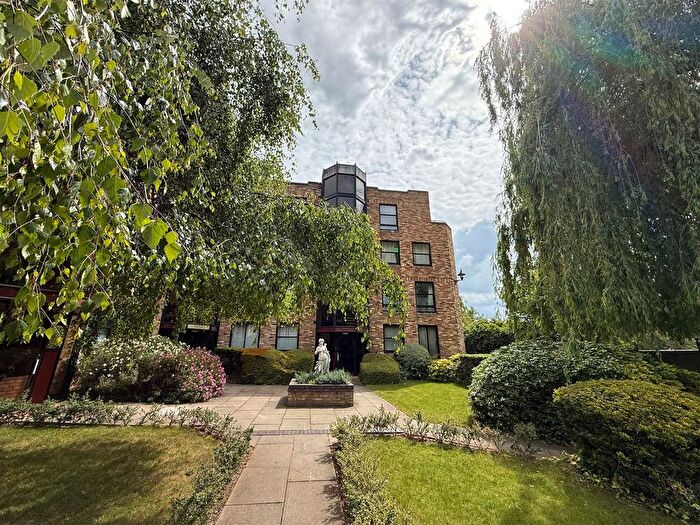 1 Bedroom Flat To Rent In Midsummer Court, CB4