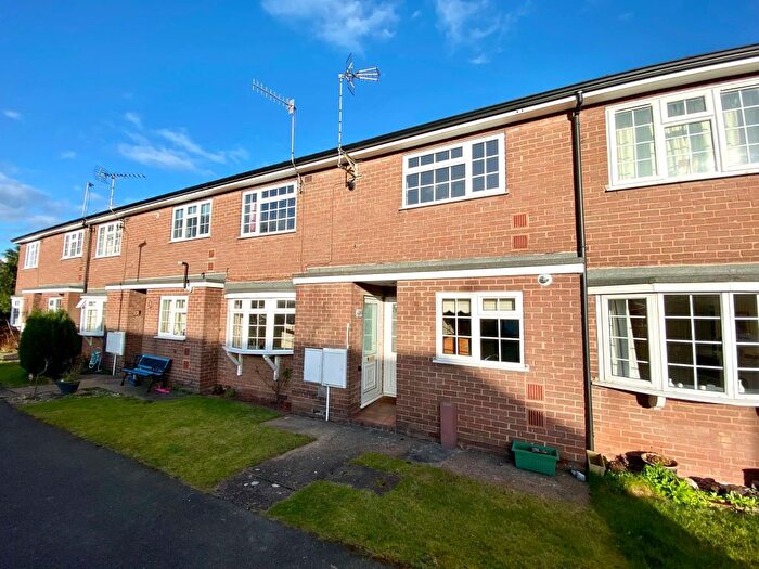 2 Bedroom Flat To Rent In Fenimore Court, Nottingham, NG12