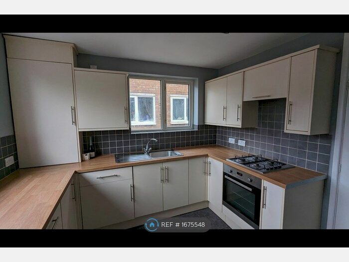 2 Bedroom Flat To Rent In Acer Road, Biggin Hill, Westerham, TN16