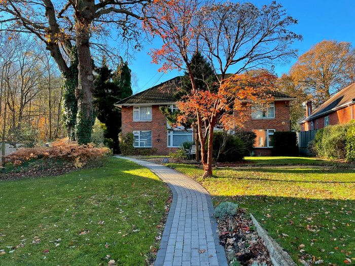 2 Bedroom Maisonette To Rent In Woolston Road, Netley Abbey, Southampton SO31