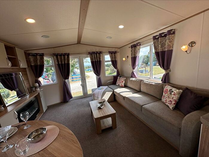 3 Bedroom Mobile/park Home For Sale In Crantock, Newquay, TR8