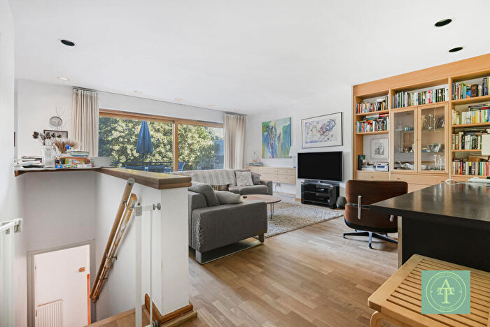4 Bedroom Detached House For Sale In Gladeside, Winchmore Hill, N21