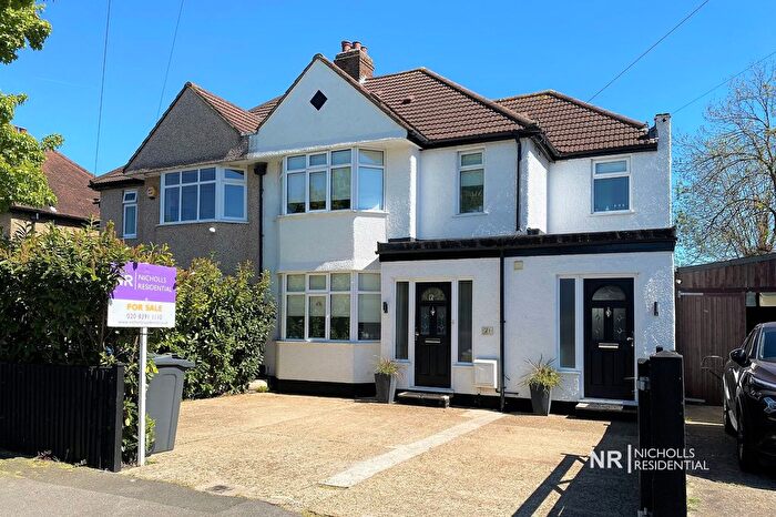5 Bedroom Semi-detached House For Sale In Selwood Road, Chessington, Surrey., KT9