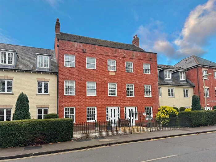 2 Bedroom Flat To Rent In The Hart, Farnham, Surrey, Surrey, GU9