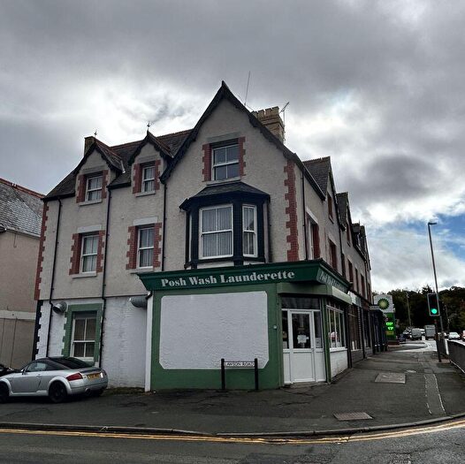 3 Bedroom Maisonette For Sale In Abergele Road, Colwyn Bay, LL29