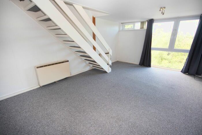 2 Bedroom Maisonette To Rent In Plas-Y-Coed, Lake Road East, Lakeside, Cardiff, CF23