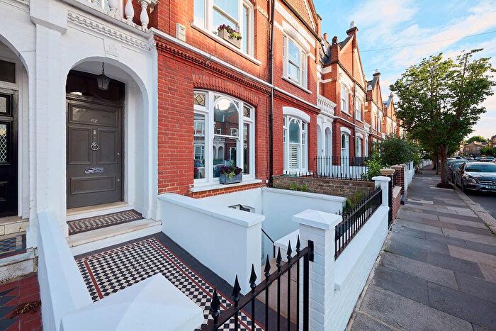 4 Bedroom Terraced House For Sale In Bovingdon Road, SW6