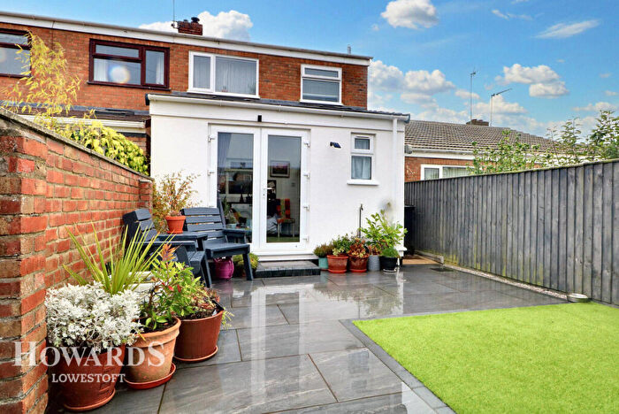 3 Bedroom Semi-Detached House For Sale In Lloyds Avenue, Kessingland, NR33