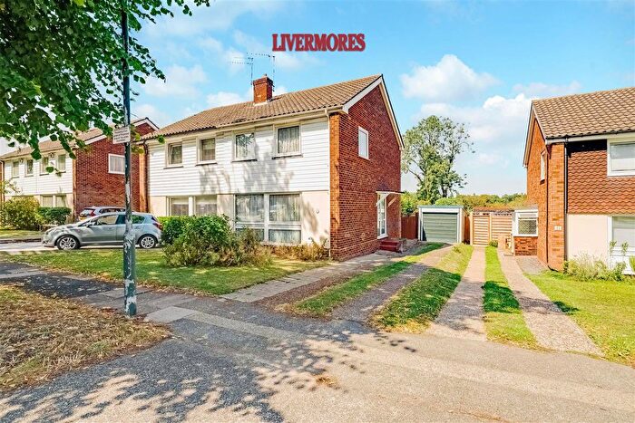 3 Bedroom Semi-Detached House For Sale In Claremont Crescent, Crayford, Kent, DA1