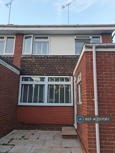 3 Bedroom End Of Terrace House To Rent In Fairview Drive, Southampton, SO51