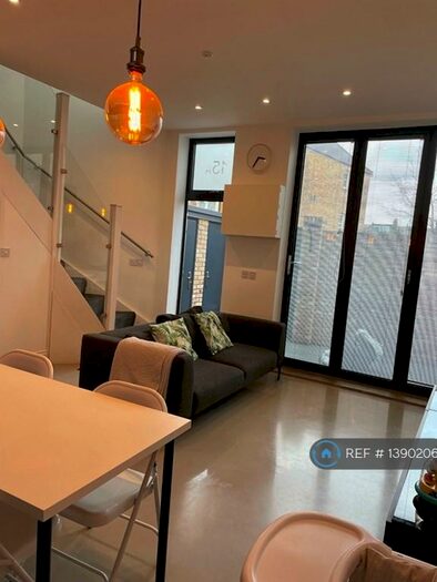 2 Bedroom Detached House To Rent In Saint Marks Rise, London, E8