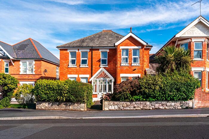 3 Bedroom Flat For Sale In Irving Road, Bournemouth, BH6