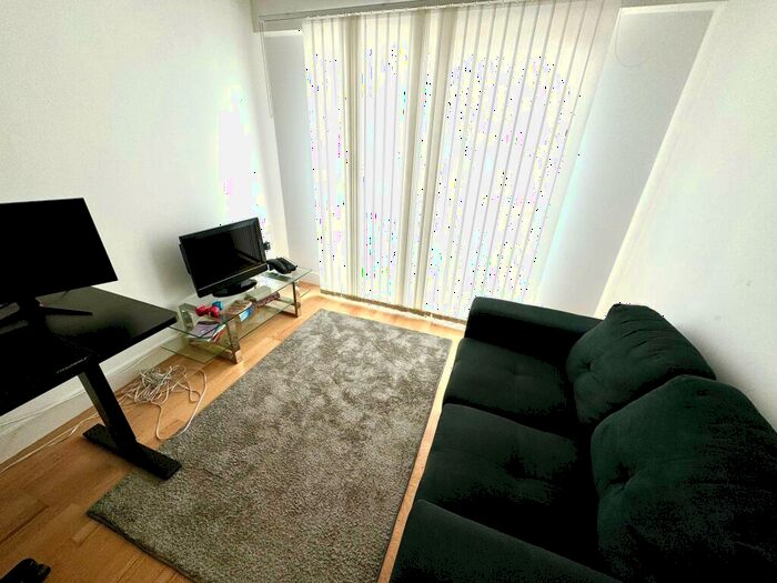 1 Bedroom Apartment To Rent In La Salle, Leeds Dock, LS10