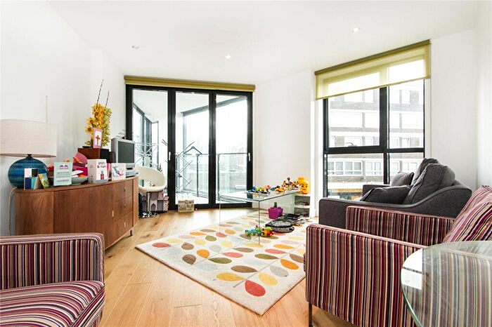 2 Bedroom Apartment To Rent In Lee Street, London, E8