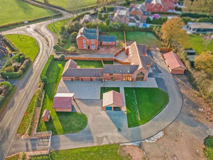 2 Bedroom Barn Conversion For Sale In Fallon Court, Tanworth-In-Arden, B94